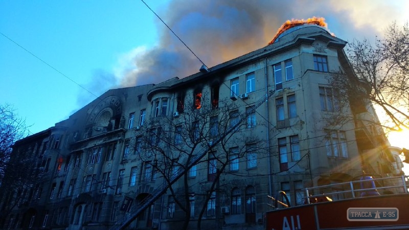 Опубликовано видео, снятое внутри одесского колледжа в момент пожара