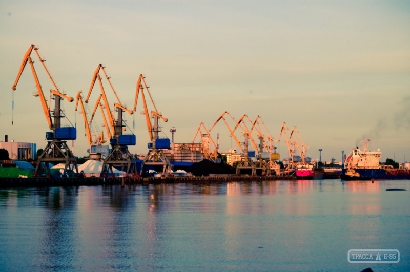 Украинские порты достигли рекордного за последние 10 лет объема перевалки грузов