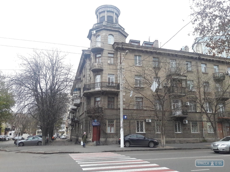 В Одессе ремонтируют тротуары на двух улицах