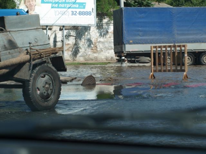 Прорыв на магистральном водопроводе привел к очередному потопу в Одессе