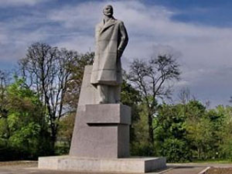 Неизвестные разрисовали памятник Ленину в Одессе