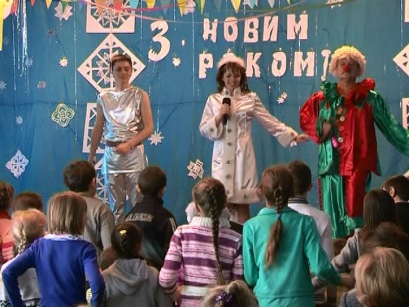 Фонд Фурсина организовал новогодние утренники для сельских школ в Одесской области