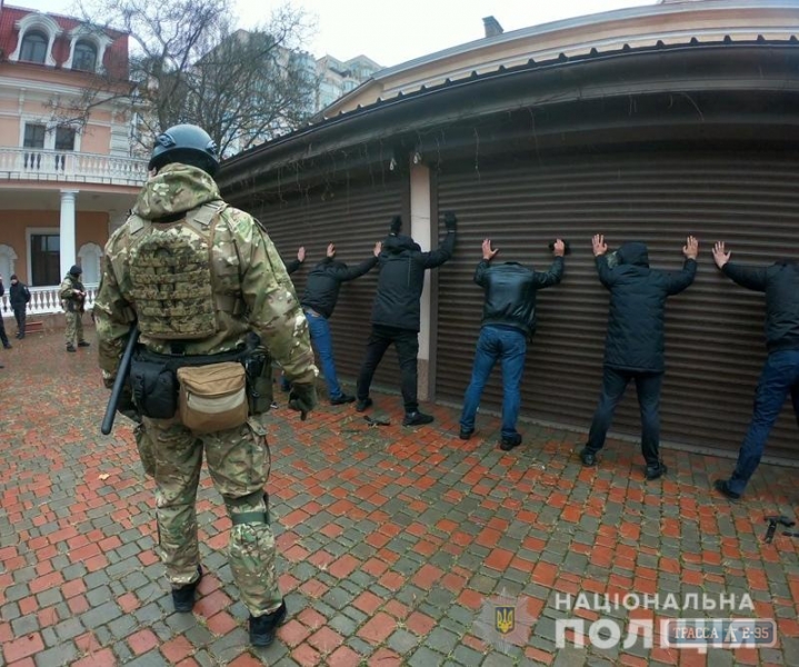 Спецназ разоружил две вооруженные группировки в Одессе