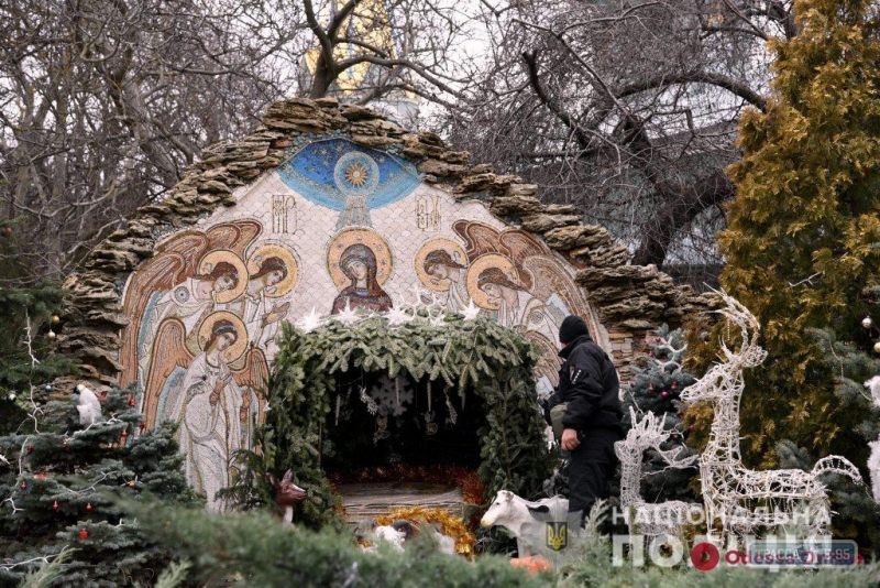 Полицейские накануне Рождества проверили все одесские храмы и церкви (видео)