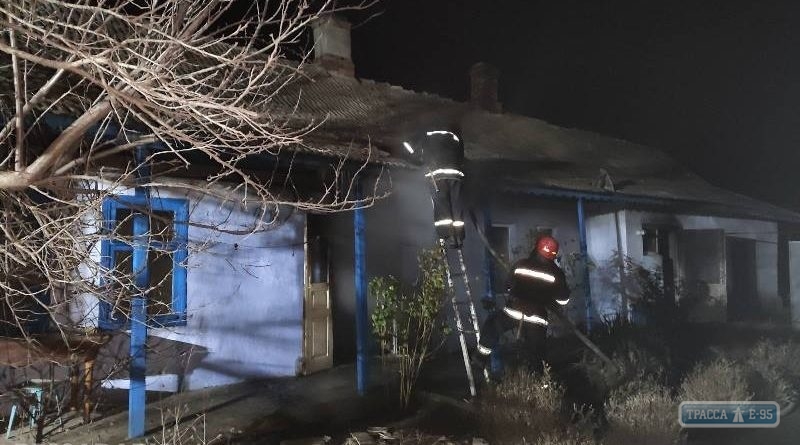 Два человека погибли во время пожара в частном доме в Одесской области в Сочельник