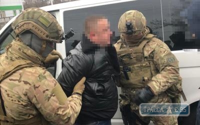 Специалист миграционной службы в Одесской области попался на взятке