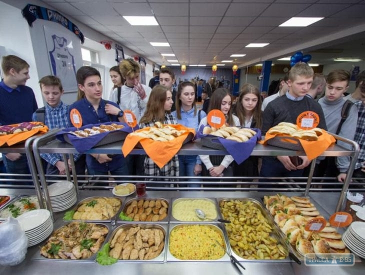 Все школы Одессы начнут в режиме онлайн публиковать фото и меню школьных обедов