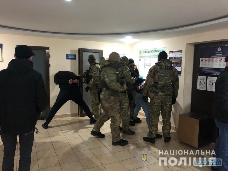 Разбойники в Одессе напали на инкассаторов и угнали их автомобиль с деньгами (фото, видео)