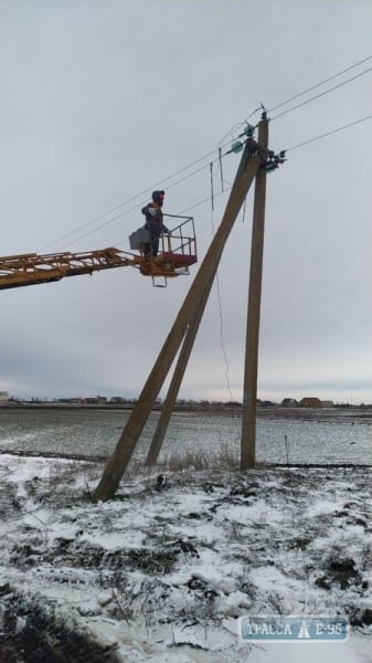 Одессаоблэнерго восстановило электроснабжение населенных пунктов, пострадавших от ветра и снега 