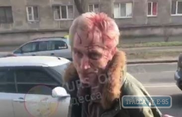 Вооруженный пистолетами и ножом мужчина стрелял в прохожих в Одессе. Видео