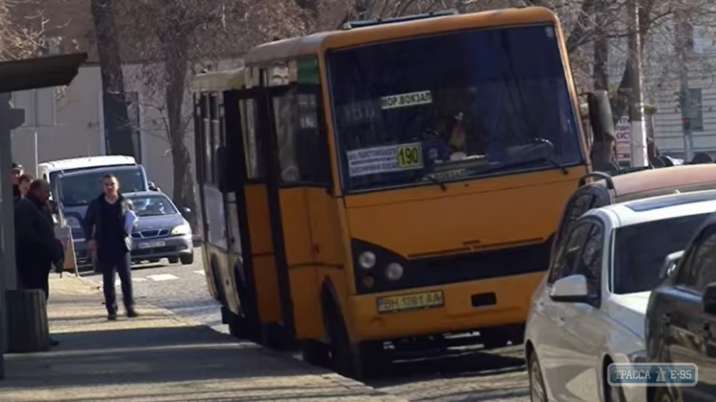 В Одессе маршрутчик избил парня, заступившегося за молодую девушку с ребенком