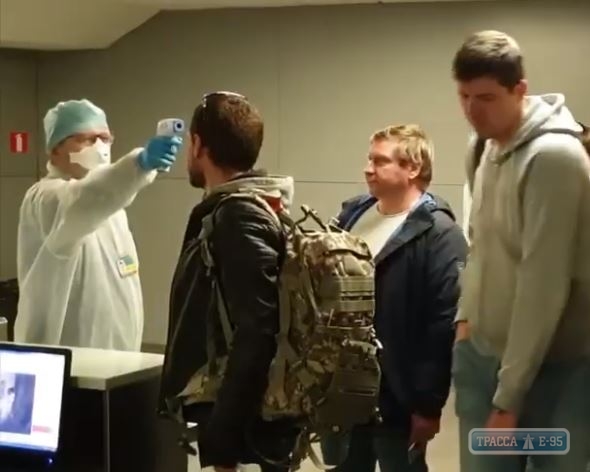 Одесский аэропорт организовал проверку пассажиров на коронавирус. Видео