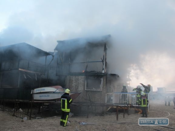 Курени сгорели на Даче Ковалевского в Одессе (Обновлено)