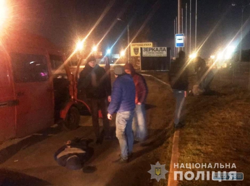 Трое иностранцев машиной вывозили имущество из домов под Одессой  
