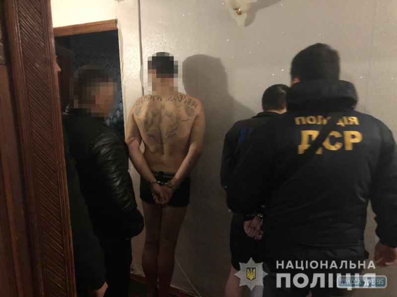 Этническая банда грабила в Одессе посетителей развлекательных заведений. Видео