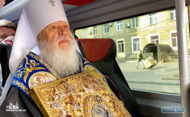 Одесские священники объехали город с иконой, чтоб уберечь его от коронавируса. Видео