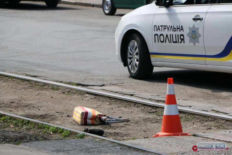 Женщина погибла под колесами трамвая в Одессе