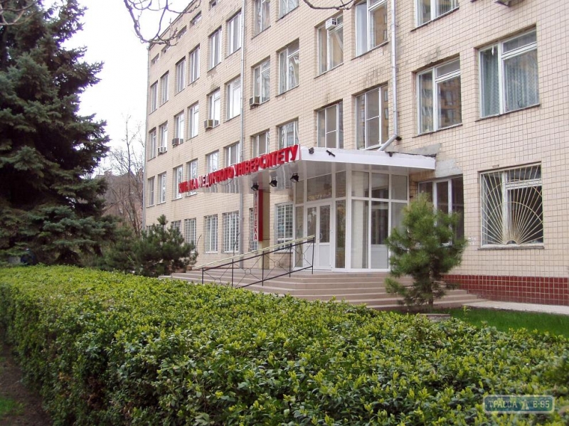Одесскую клинику с 9 аппаратами ИВЛ собираются срочно закрыть, - заявил врач