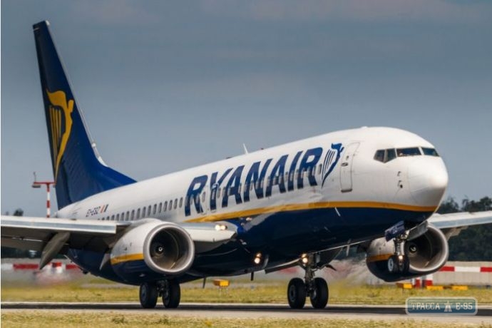 Ryanair приостановил полеты до лета