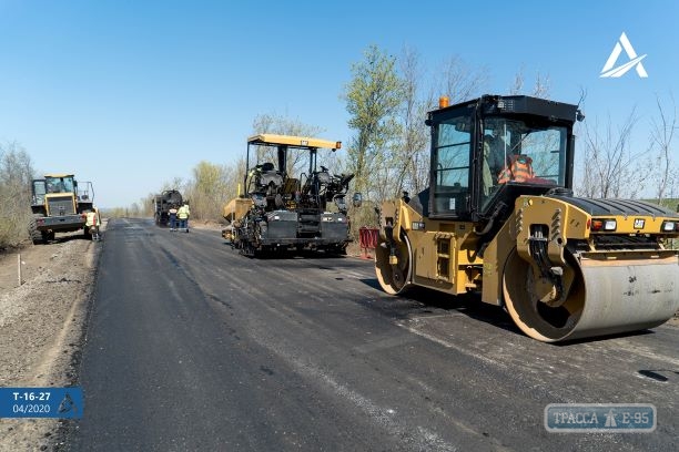 Служба автодорог показала ход ремонта трассы Т-16-27 в Одесской области. Видео