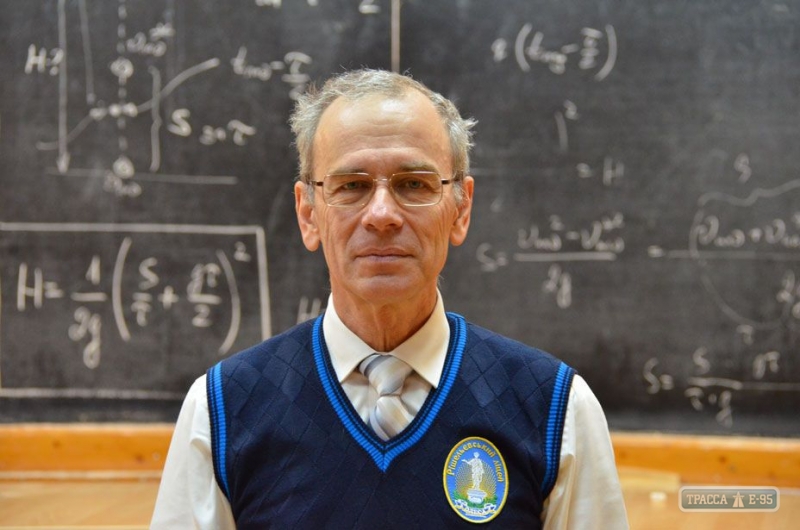 Одесский учитель получил серебряную кнопку YouTube за онлайн-уроки физики