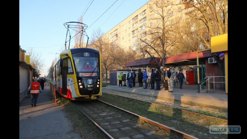 Медработники опорных больниц Одессы получили право бесплатного проезда в горэлектротранспорте