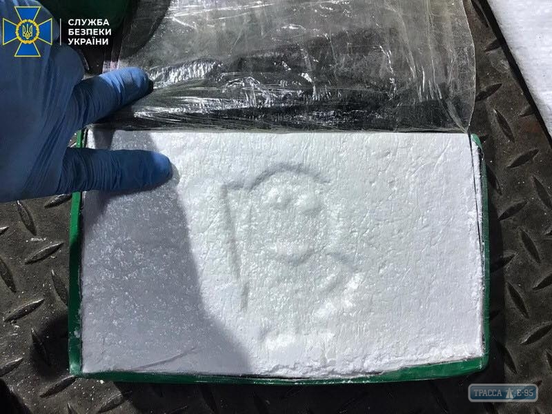 Контрабандисты везли в Украину более 53 кг кокаина