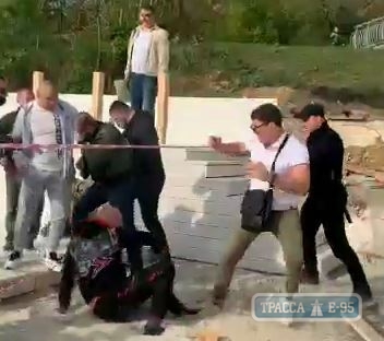 Одесский депутат побил активистов Труханова. Видео