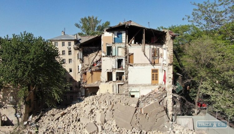 Часть жилого дома рухнула в Одессе