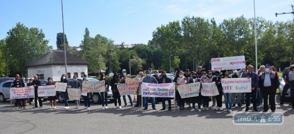 Представители ряда населенных пунктов Одесской области протестовали под стенами ОГА