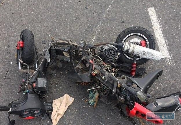Водитель и пассажирка мопеда пострадали в аварии в Одессе