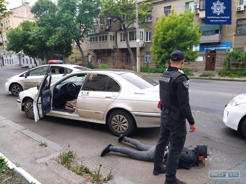 Патрульные задержали угонщика BMW в Одессе. Видео