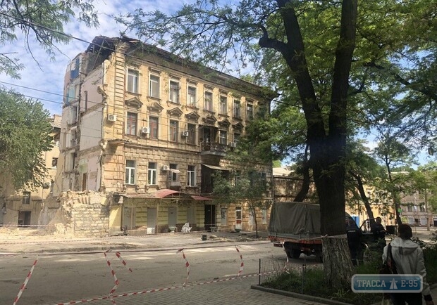 Одесские власти решили наблюдать за разрушением старых домов возле новостроев