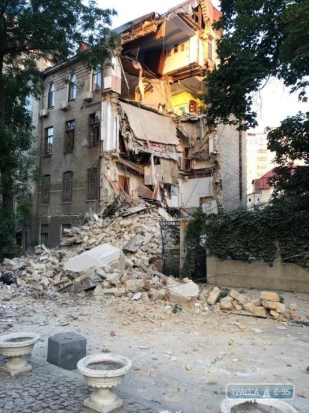 Жилой дом обвалился возле Французского бульвара в Одессе. ОБНОВЛЕНО