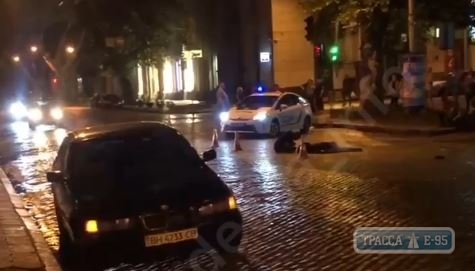 BMW задавил в центре Одессы женщину. Видео