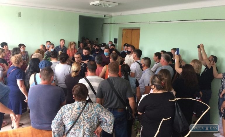 Жители Болградского района ворвались в здание райгосадминистрации, протестуя против карантина
