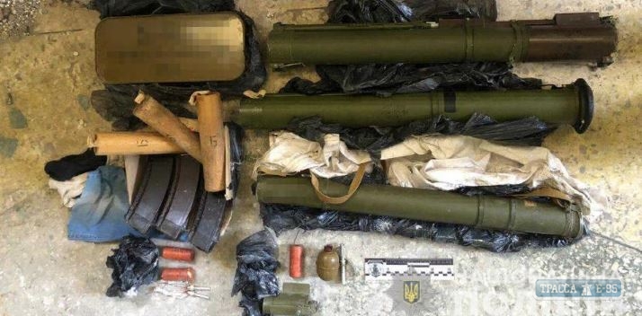 СБУ обнаружила под Одессой тайник с оружием
