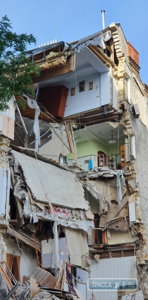 Опубликована видеозапись обрушения дома на Ясной в Одессе