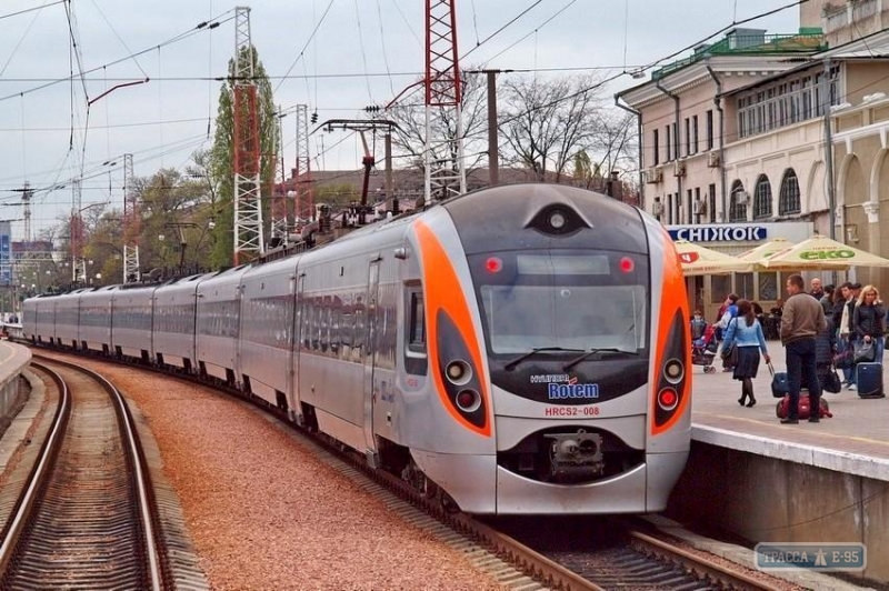 Дополнительный скоростной поезд будет курсировать из Киева в Одессу