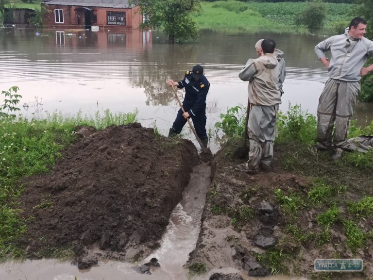 Непогода разрушила село в Одесской области: спасатели эвакуируют людей