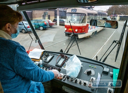 Одесских водителей общественного транспорта обяжут раздавать маски пассажирам
