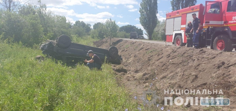 Автомобиль под управлением пьяного водителя кувыркнулся в кювет в Одесской области