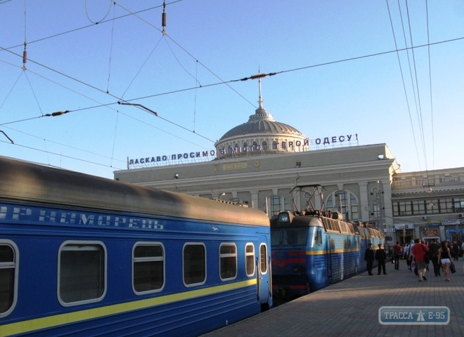 «Укрзализныця» начала продавать 100% мест в поездах Одесса - Киев
