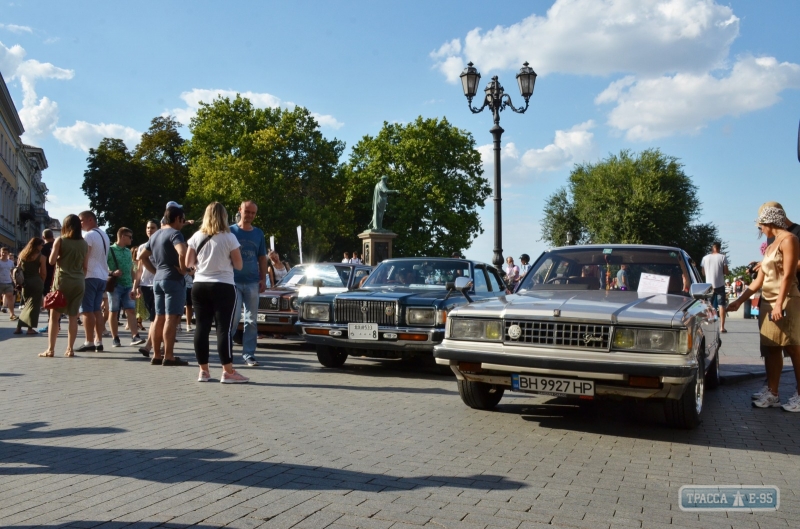 Выставка японских автомобилей была организована на Приморском бульваре. Фото