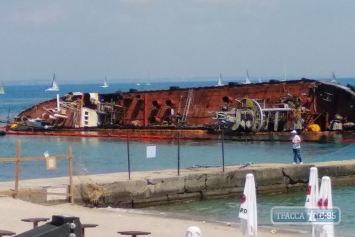 Одесские власти объявили чрезвычайную ситуацию из-за танкера Delfi