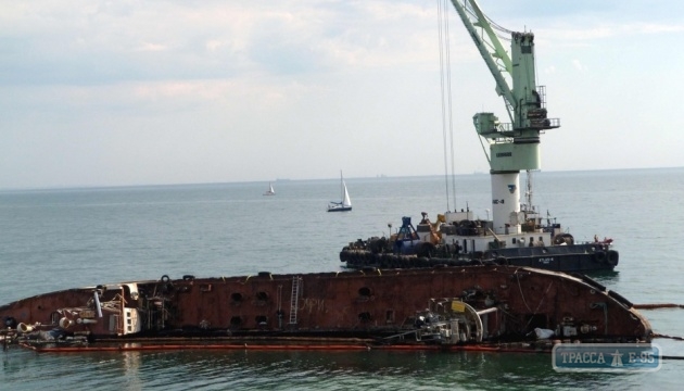 Правительство нашло кран для подъема танкера Delfi – Криклий