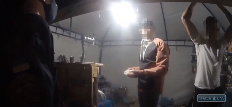 Полиция опубликовала видео начала драки с торговцами в Затоке, снятое нагрудной камерой