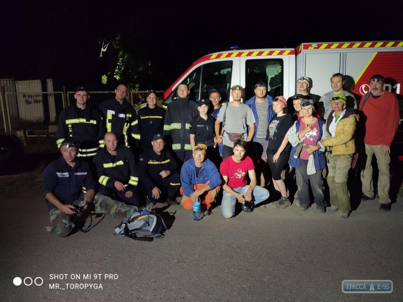 Спасатели ночью вывели из одесских катакомб заблудившихся глухонемых 