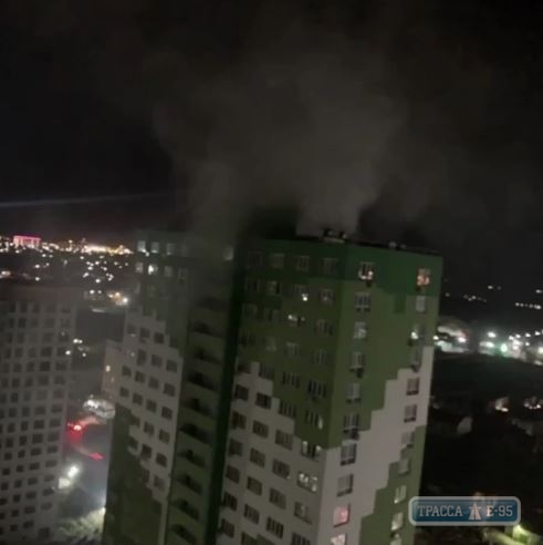 20-этажный дом горел ночью в Одессе. Видео