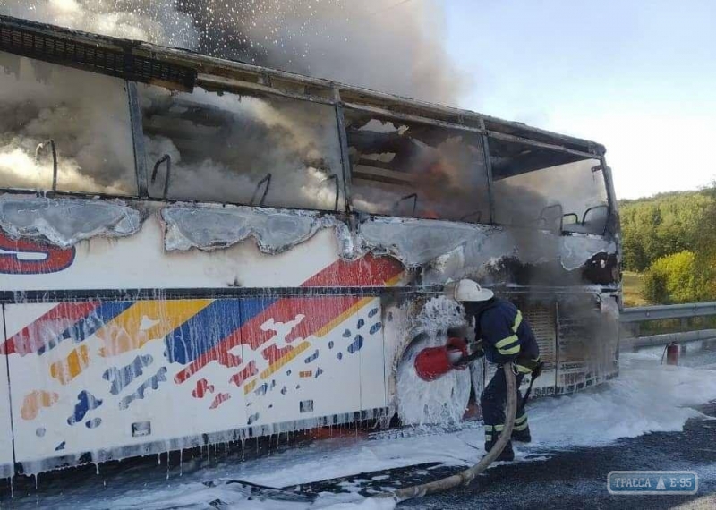 Автобус Киев - Одесса сгорел на трассе. Видео